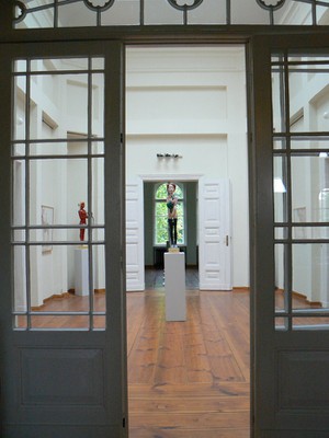 Galerie-Blick vom Eingang in die Halle.jpg